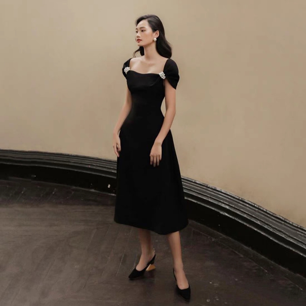 NWOT CICI Audrina Black Midi Dress